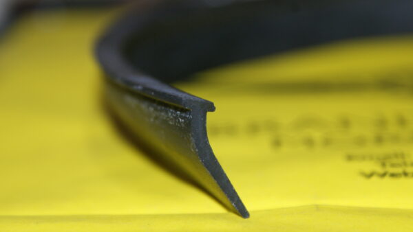 Sidescreen Seal Rear Edge Rubber MWS0515 - Image 3