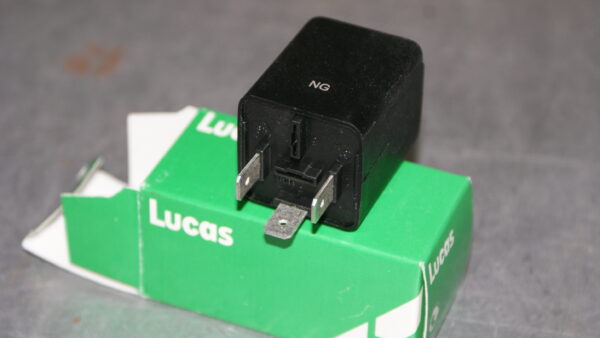 Flasher unit 1984 on 3 pin . ELG029