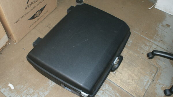 Used American hard-shell case and accessories. WGG0045