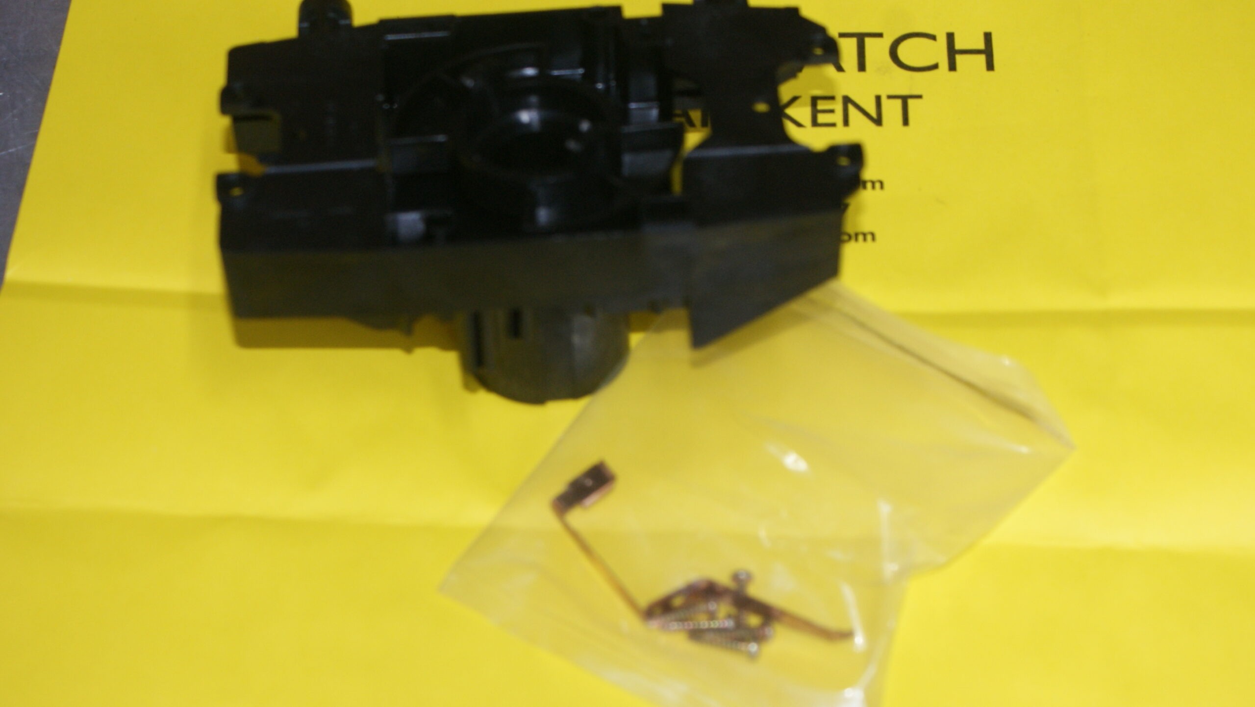 mde1737 1997 on switch housing with horn contact